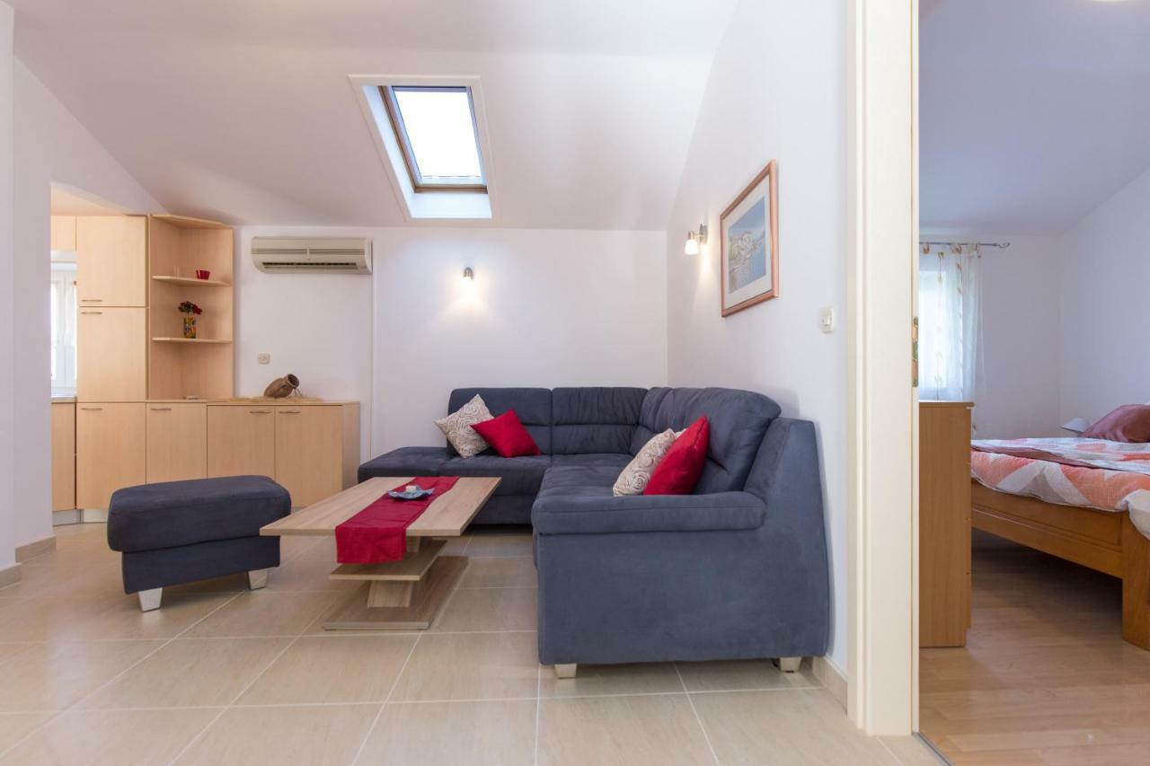 Apartman Ivona Malinska Exterior foto