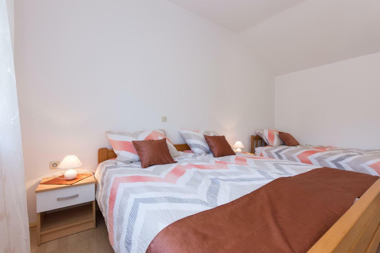 Apartman Ivona Malinska Exterior foto