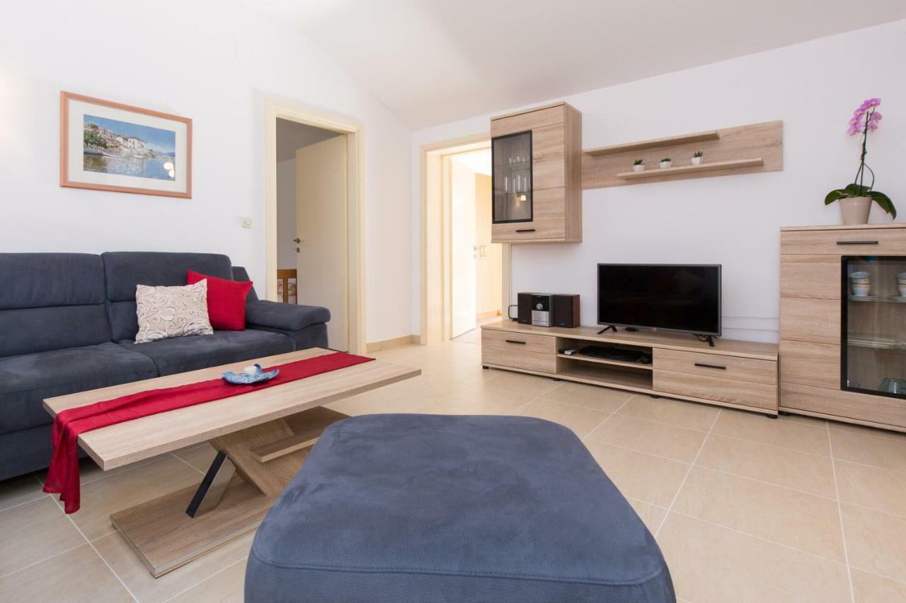 Apartman Ivona Malinska Exterior foto