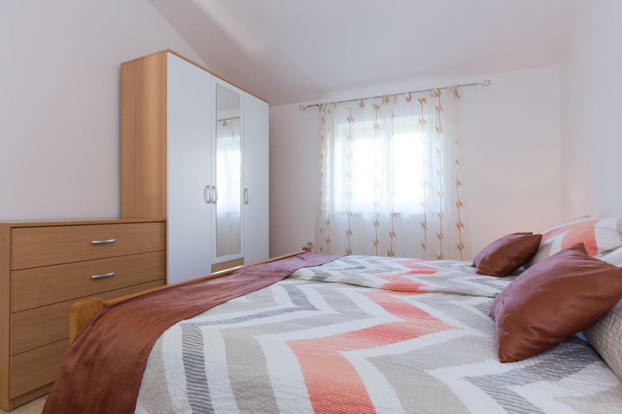 Apartman Ivona Malinska Exterior foto